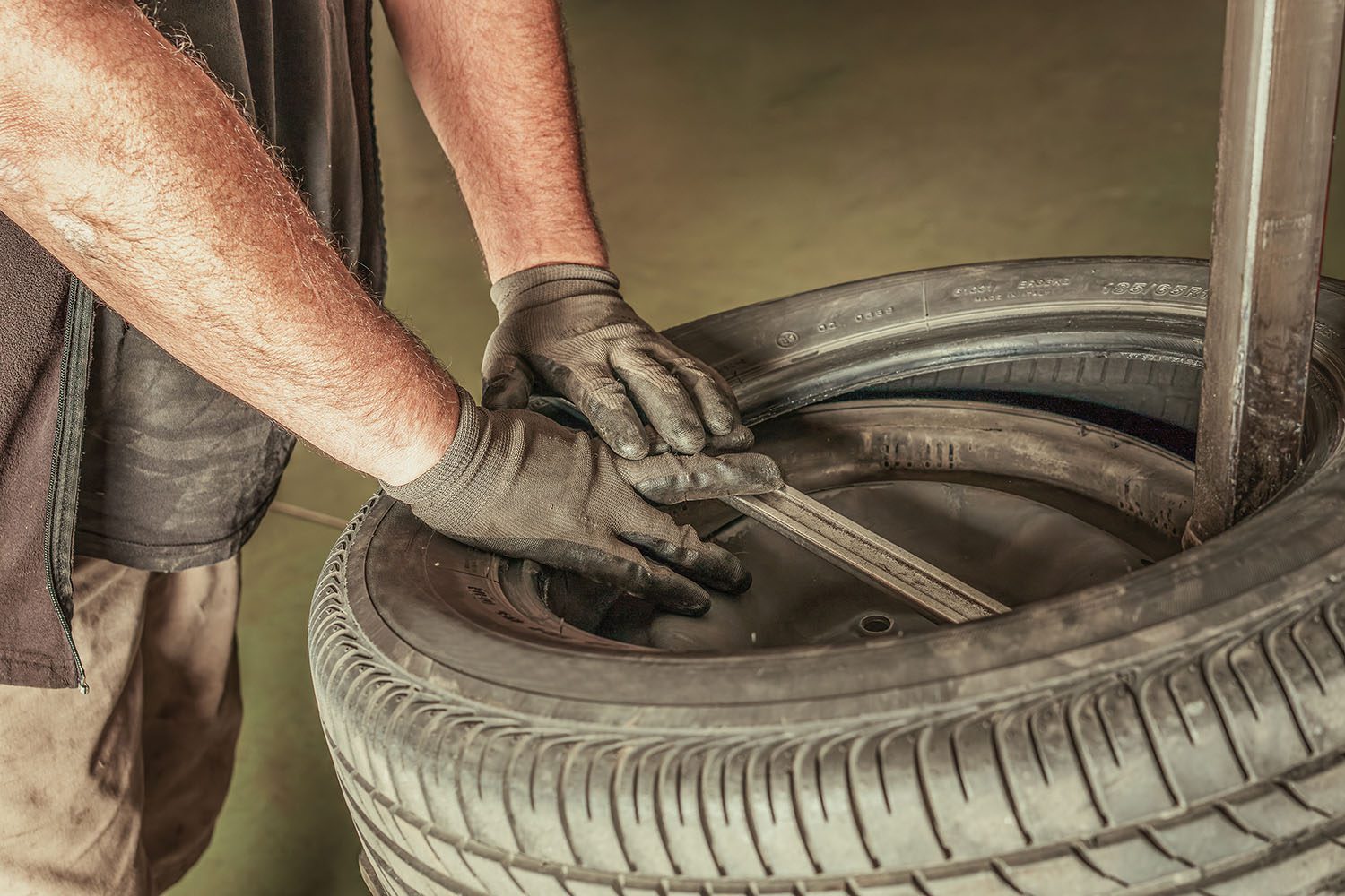 Professional tyre puncture repair service